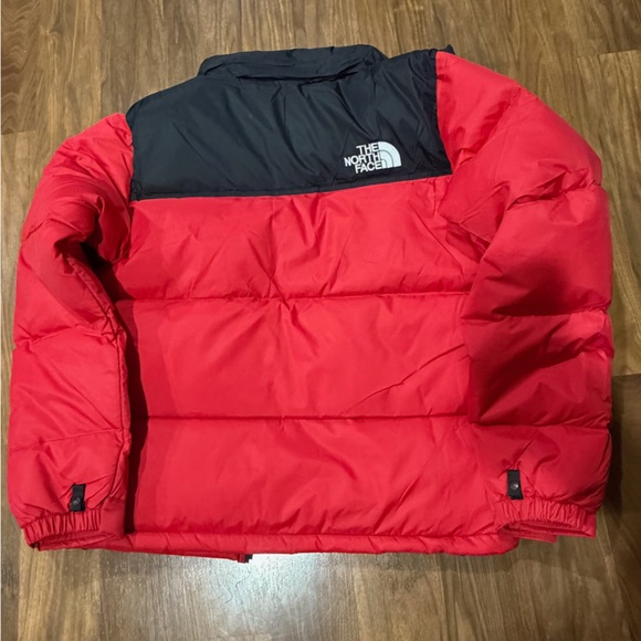 The North Face Red Puffer Jacket small/medium - Picture 3 of 3